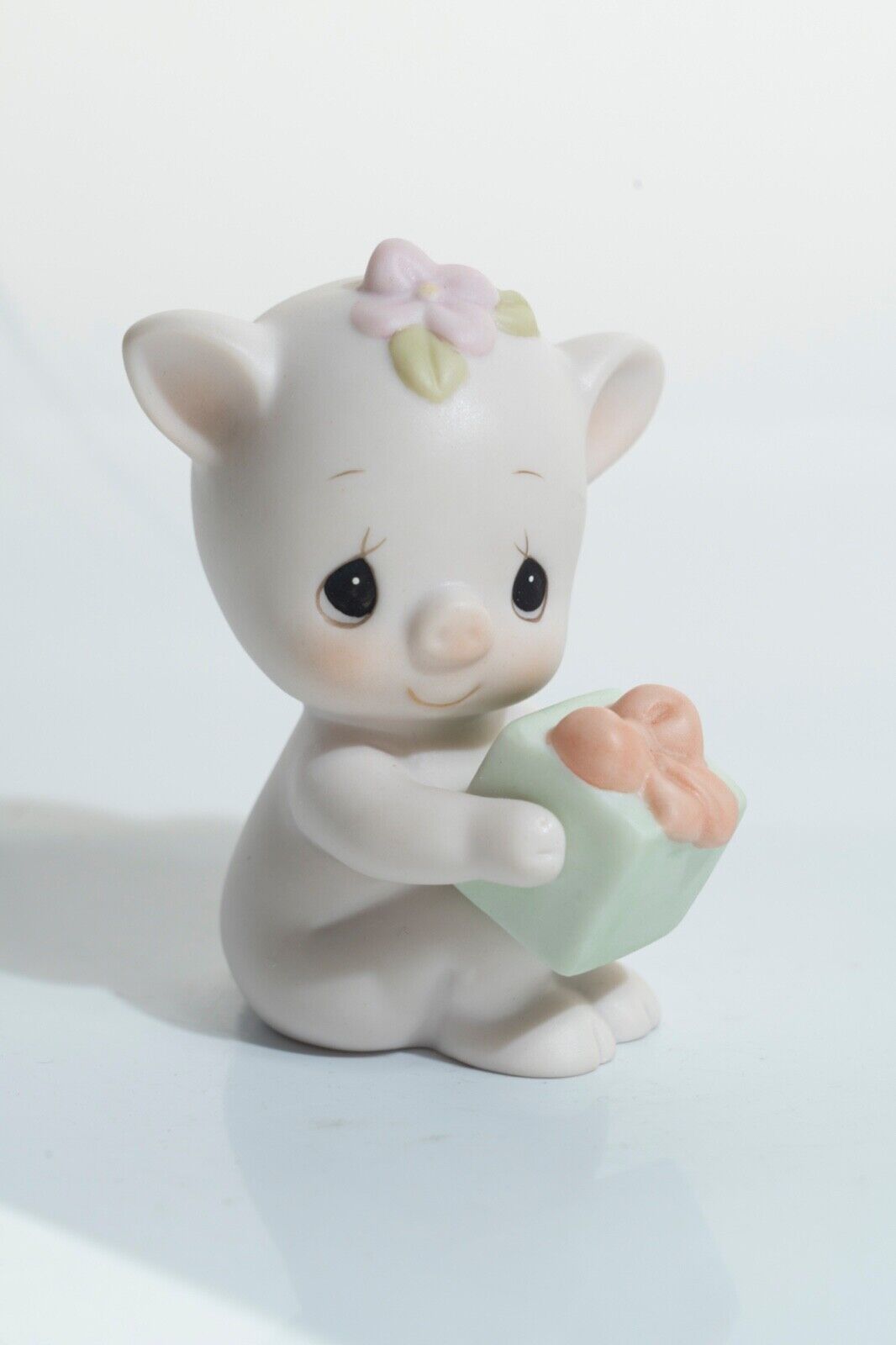 Vintage Precious Moments 1993 Pig Figurine #524506 Oinky Birthday Piggy w/ Gift