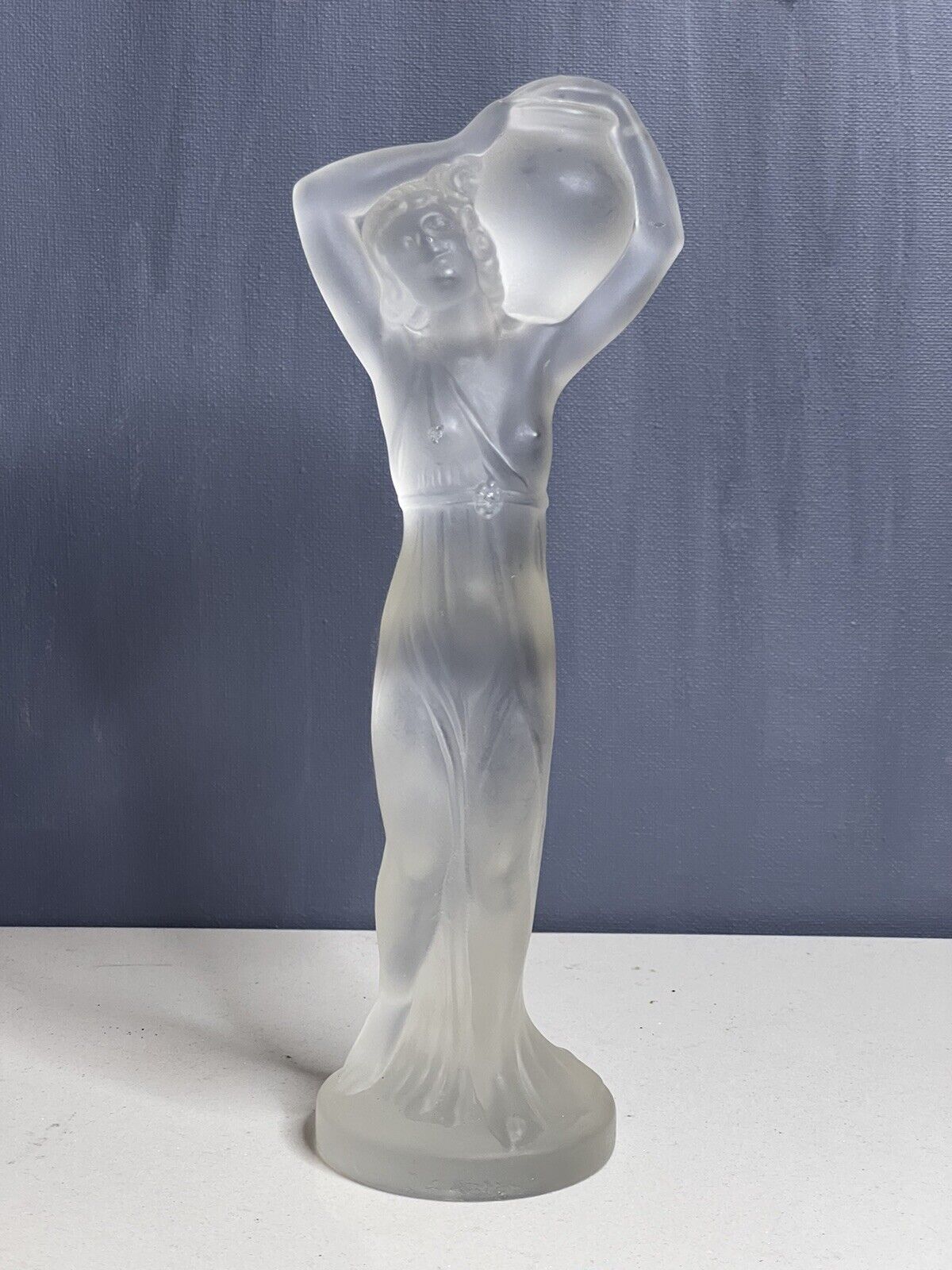 BEAUTIFUL VINTAGE ART DECO STYLE FROSTED GLASS OF A LADY HOLDING AN URN