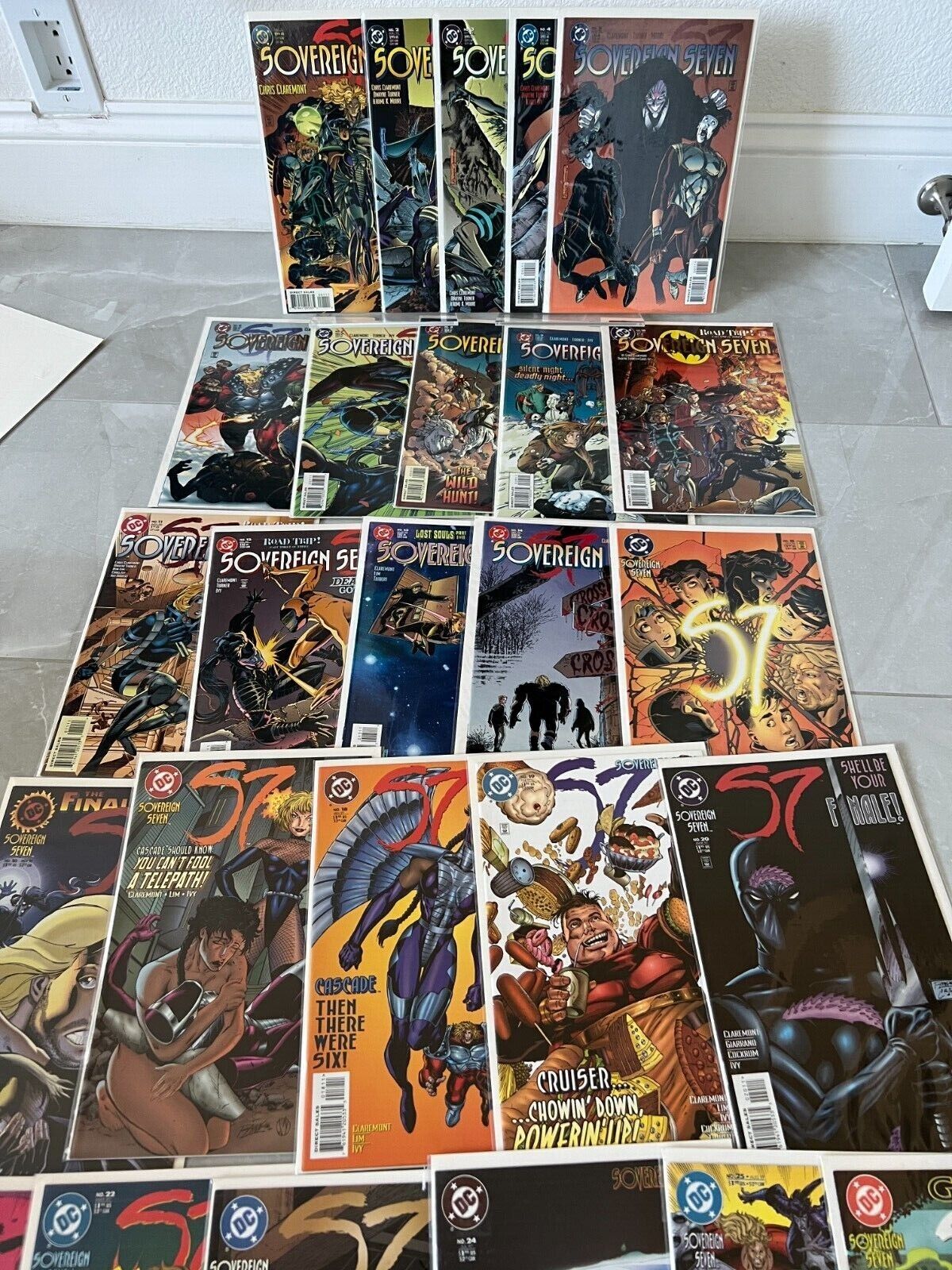 LOT OF 37 SOVEREIGN SEVEN #1-25,27-36 ANNUAL #1-2 NEAR COMPLETE SET DC 1995 NM-