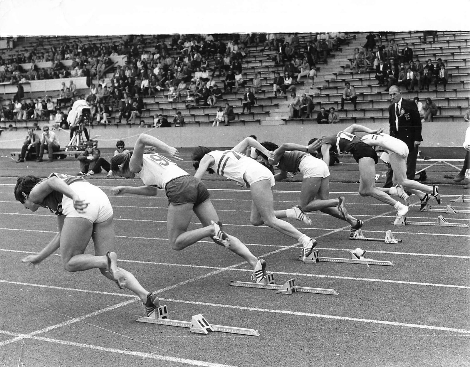 1968 Press Photo Women's AAA Championships 80m hurdles line up shorts embarass