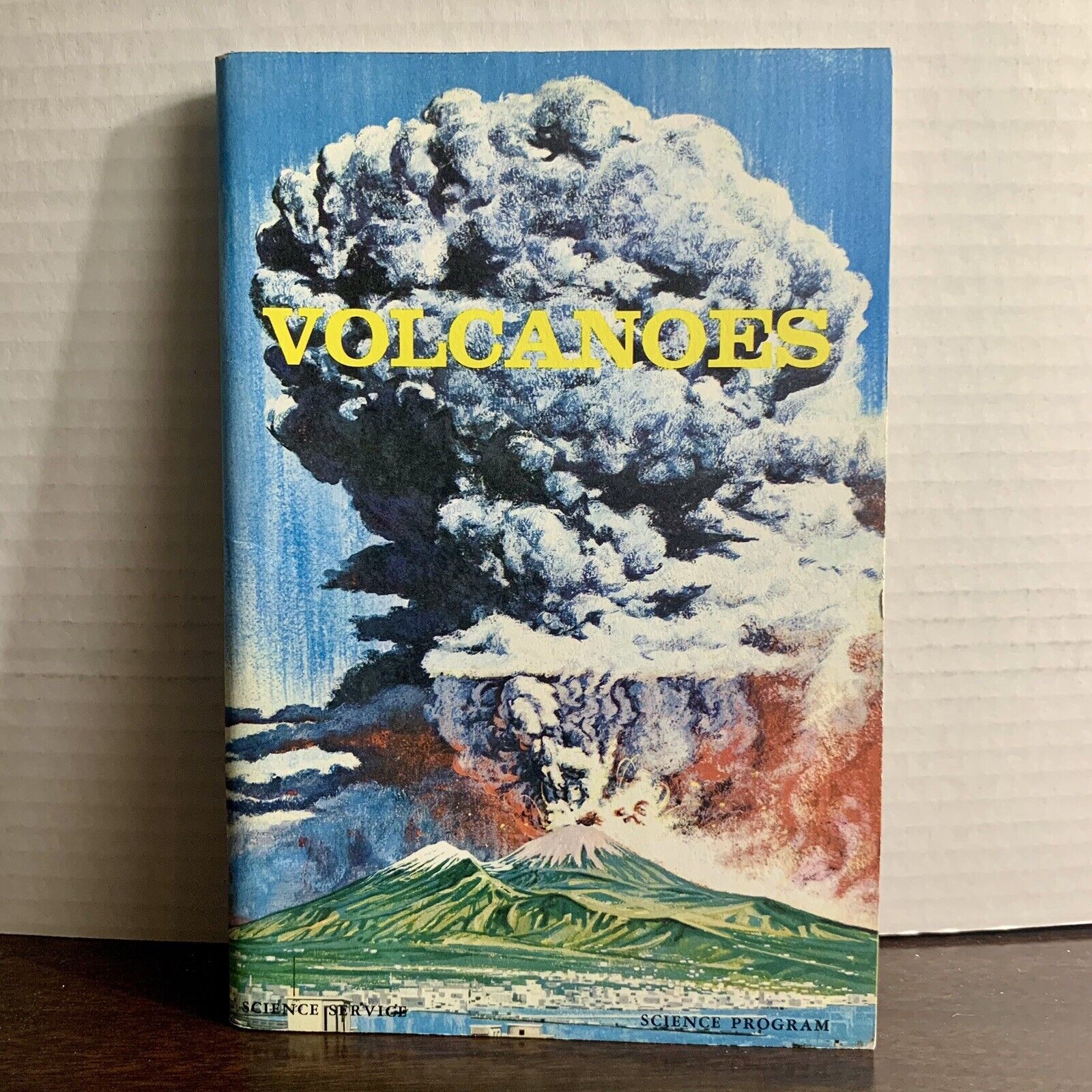 Vintage 1962 Volcanoes Science Service Science Program Booklet William J Cromie