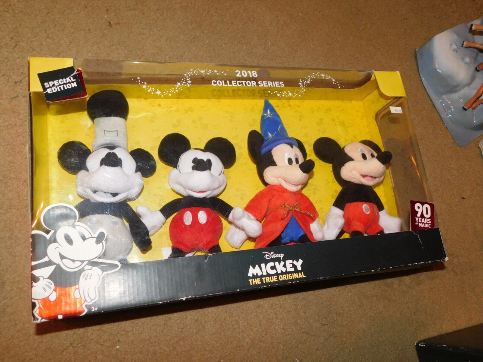 Rare Disney Mickey True Original 90 Years Magic 2018 Collector 8\