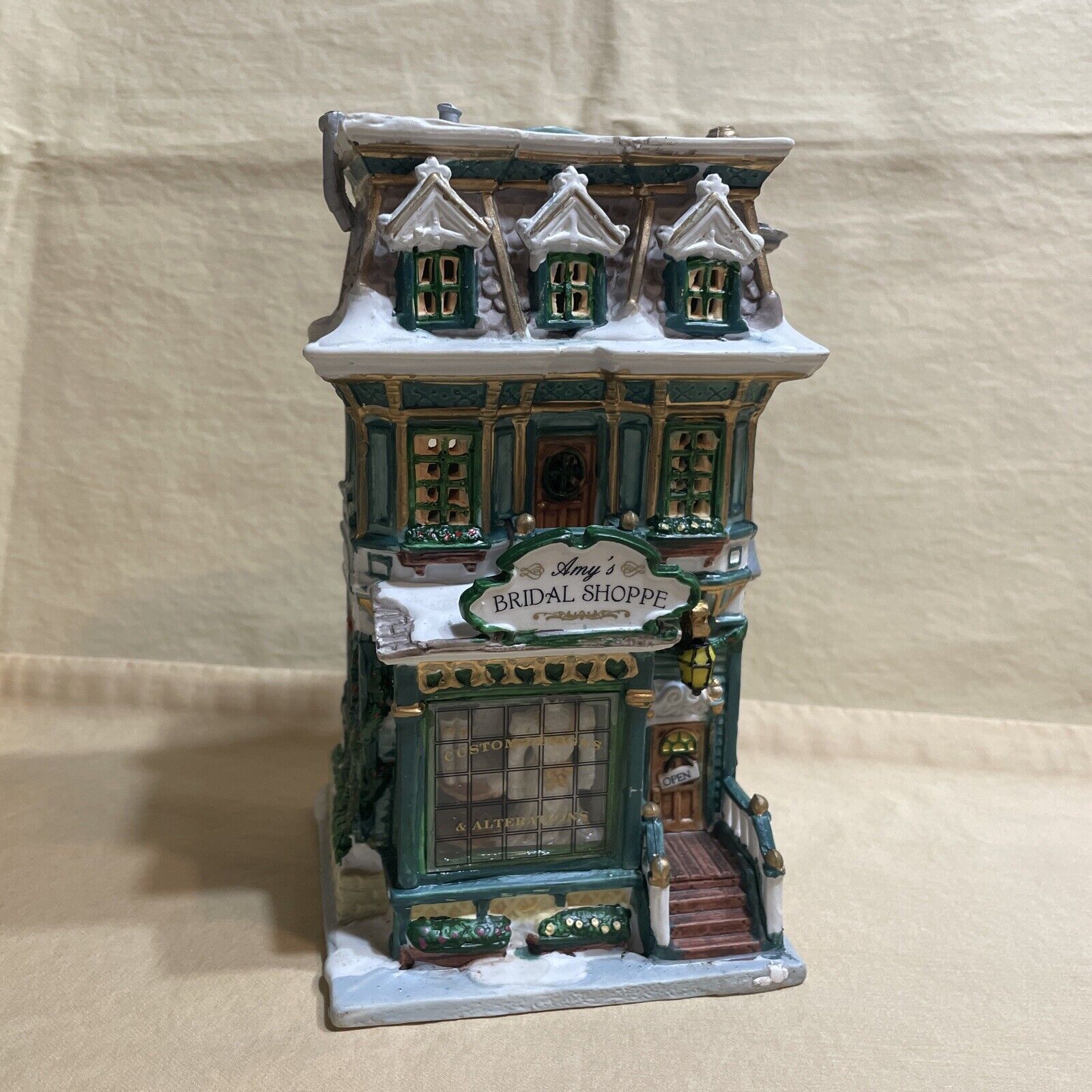 Lemax 2002 Amy's Bridal Shoppe Porcelain Lighted Building House, No Power Cord