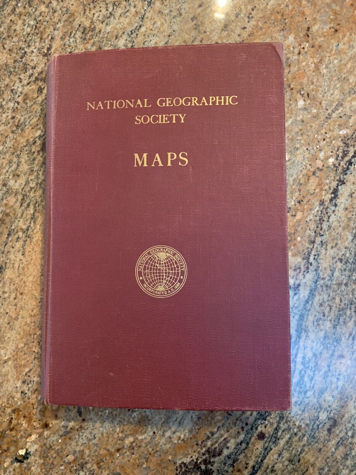 LOT OF 12 VINTAGE MAPS IN BOOK FOLDER NATIONAL GEOGRAPHIC MAGAZINE MAP 