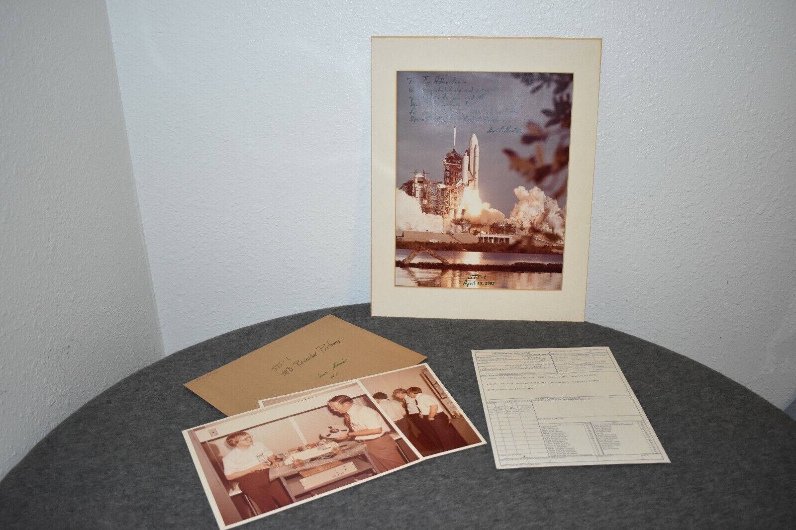NASA 1981 SPACE SHUTTLE STS-1 (SIGNED 1st GEN)+REQUEST & DEPT. PICTURES - C INFO