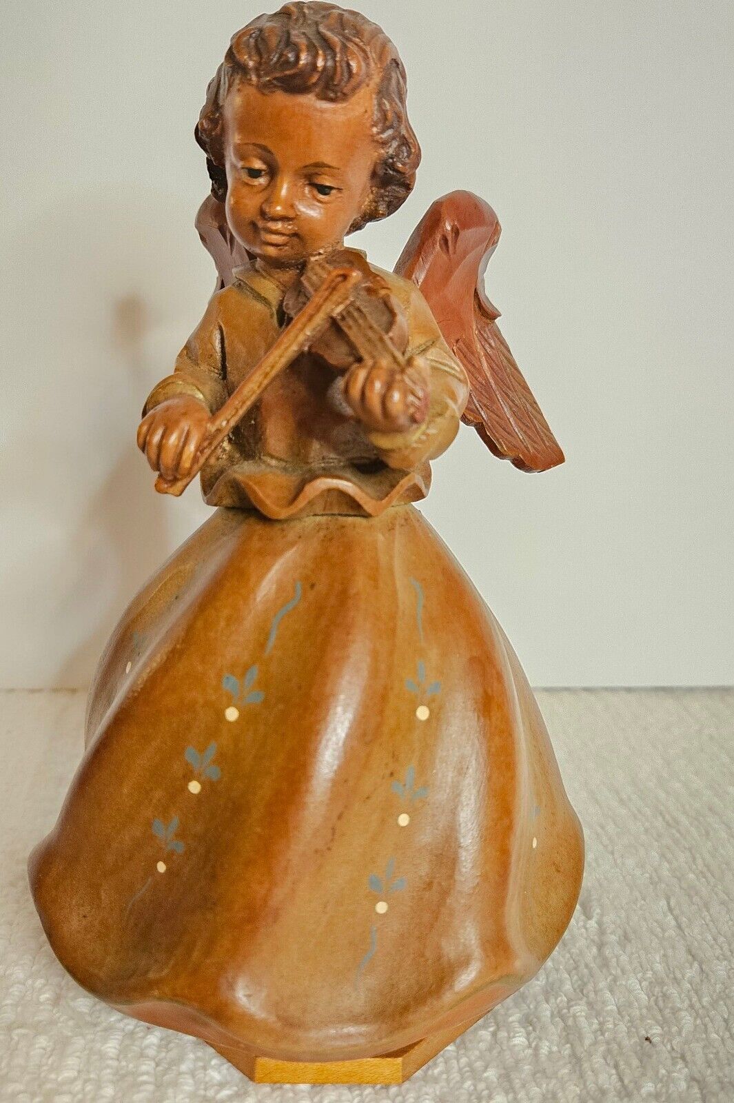 VTG HAND CARVED PAINTED MUSICAL WOODEN ANGEL PLAYING VIOLIN SWITZERLAND
