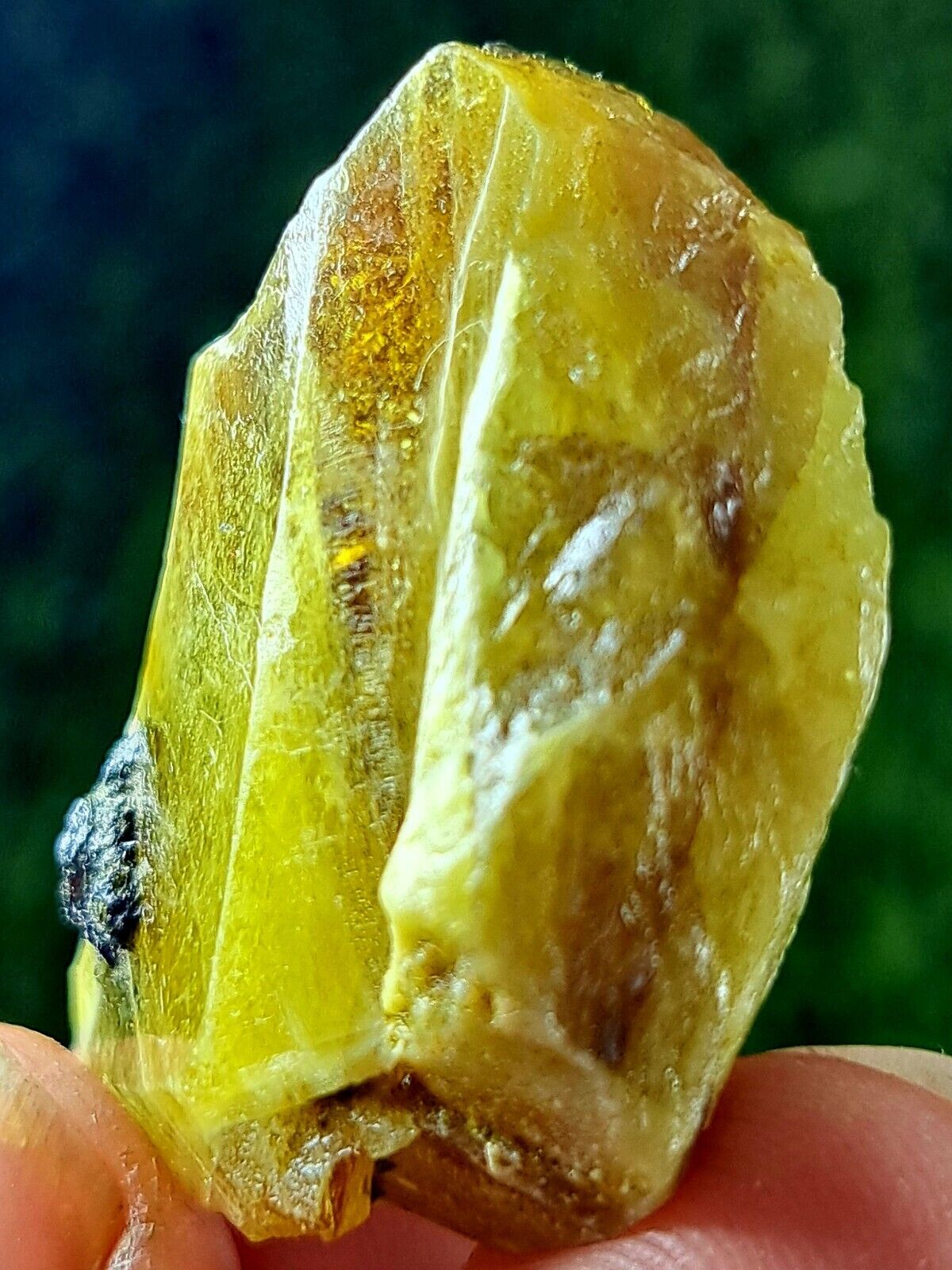 Very beautiful titanite (sphene) crystal with superb luster and colour 135carats