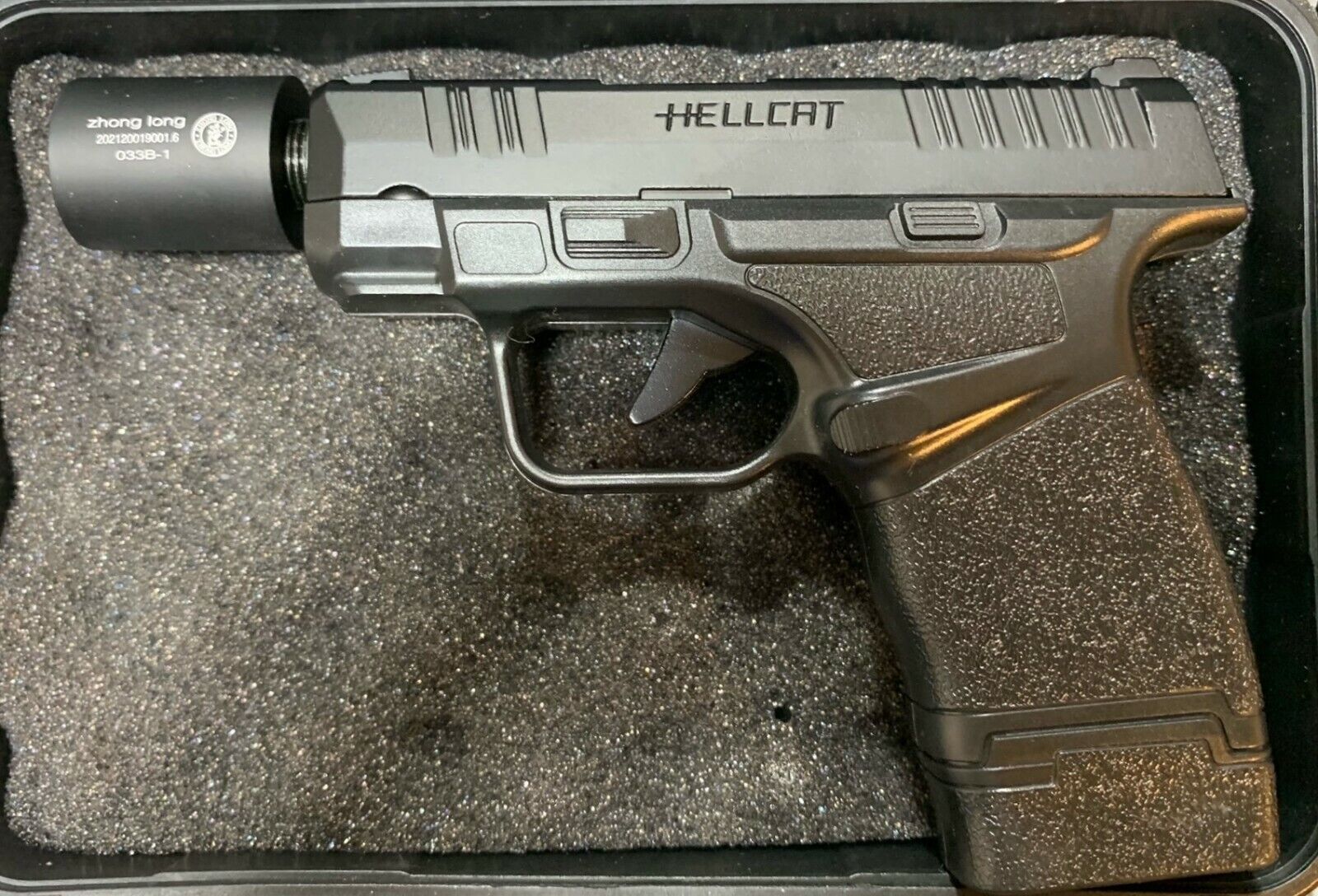 HELLCAT Pistol Shaped Gun Lighter METAL/ABS Fine Quality w/ Case & Barrel Attach