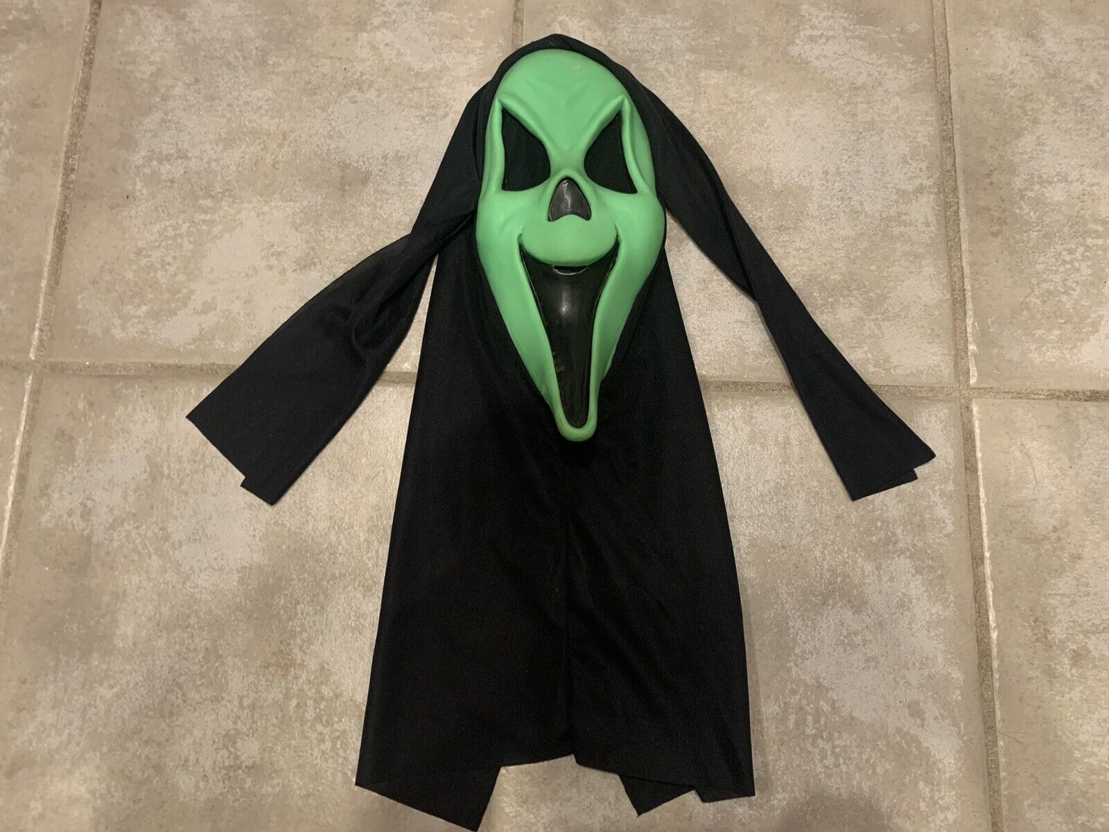 Green Scream Grin Mask Vintage 90’s Fun World Div Ghost face Rare Pointy Eyes