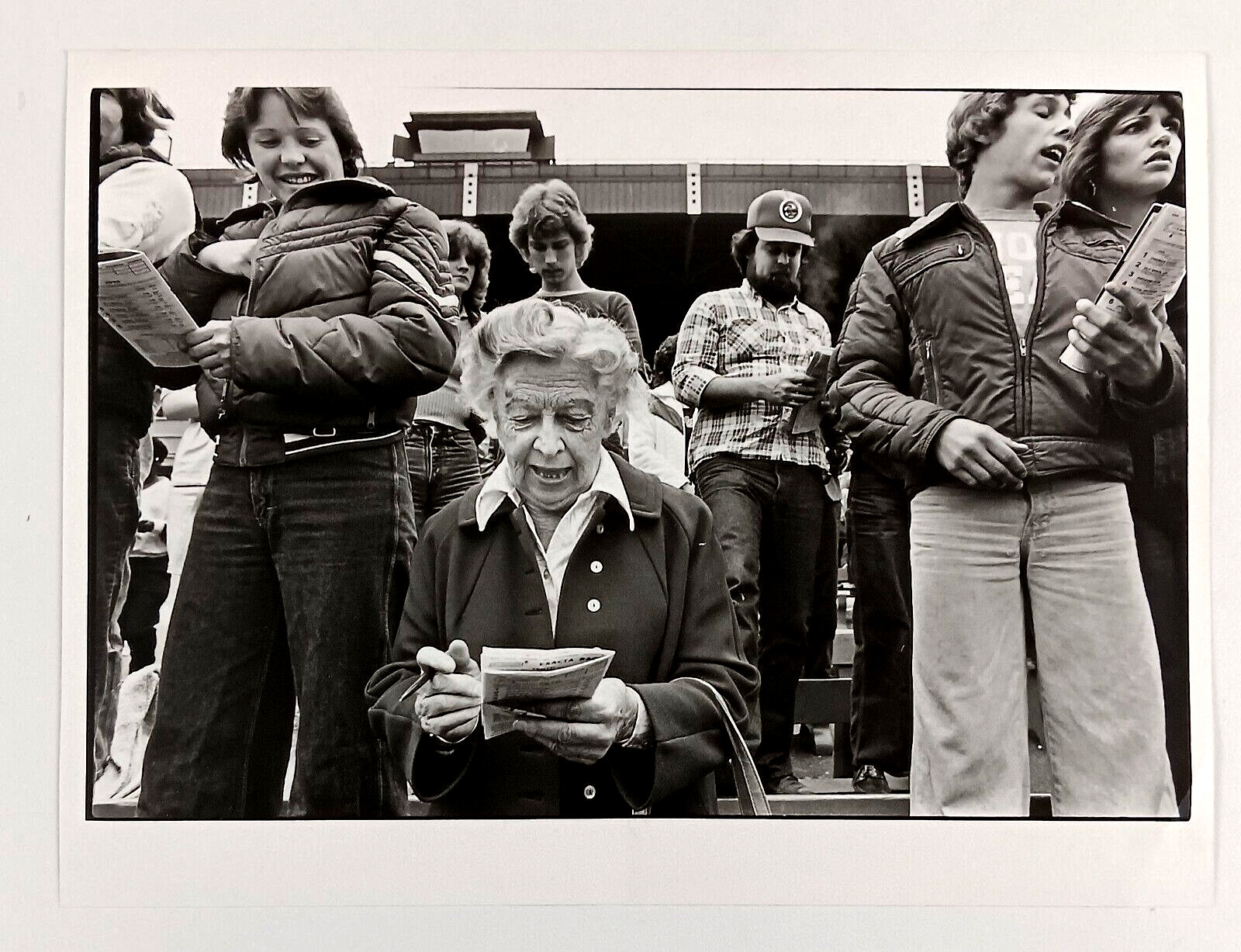 1981 Renton Washington Longacres Horse Track Crowd Betting WA VTG Press Photo