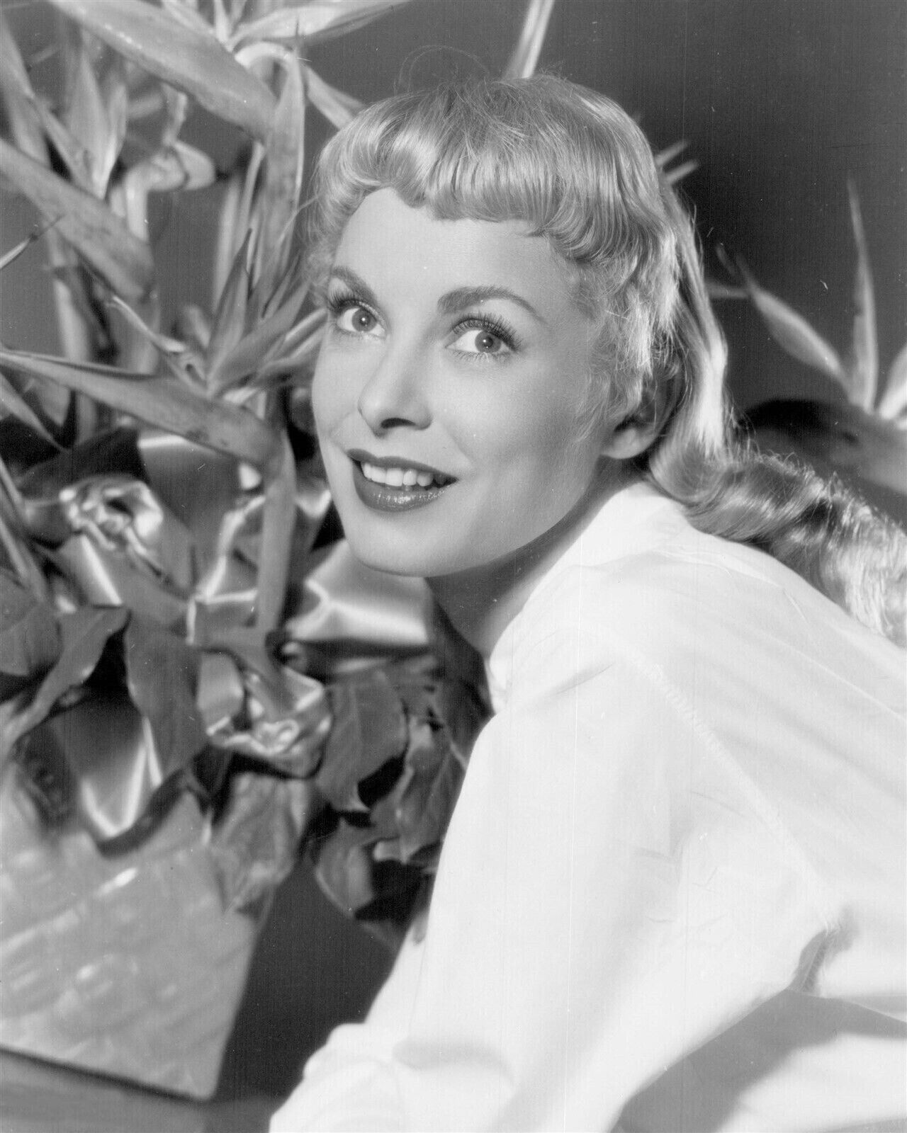 Janet Leigh 1950\'s with long blonde hair publicity pose 5x7 photo