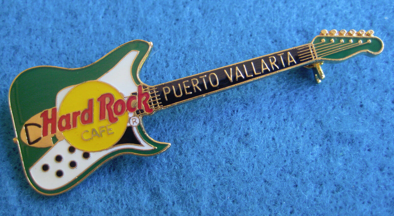 PUERTO VALLARTA MEXICO GREEN WHITE BURNS VIBRA-ARTISTE GUITAR Hard Rock Cafe PIN