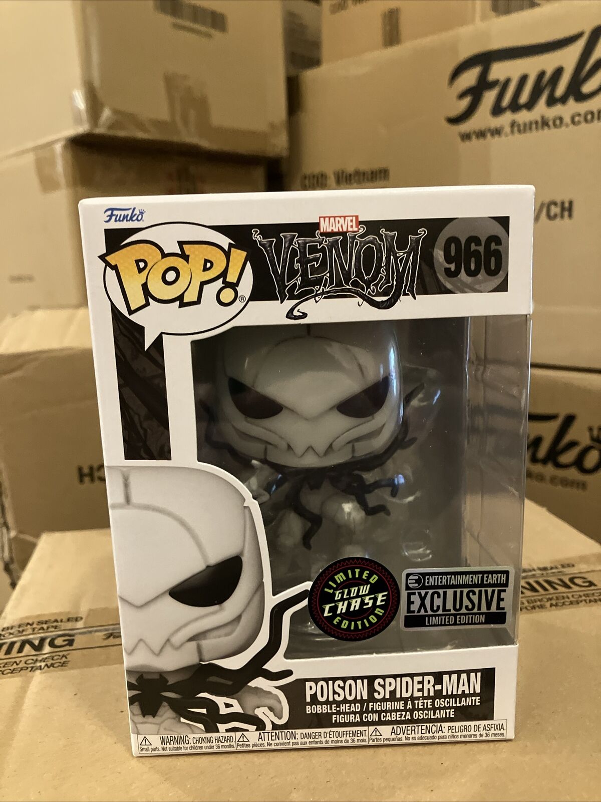 Funko Pop EE Exclusive #966 Venom - Poison Spider-Man Glow Chase with Protector