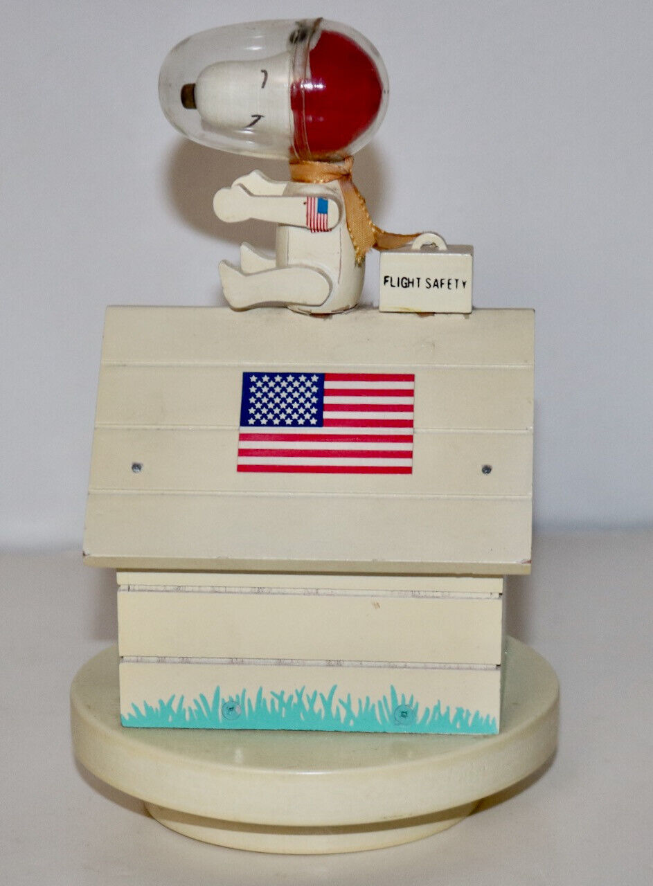 Astronaut Snoopy vintage 1969 music box Schmid Peanuts