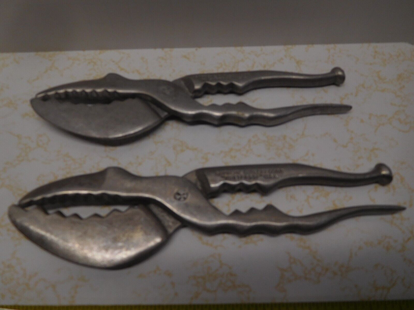 2 Vintage Supreme Cutlery Lobster Claw Shaped Lobster/Nut Crackers