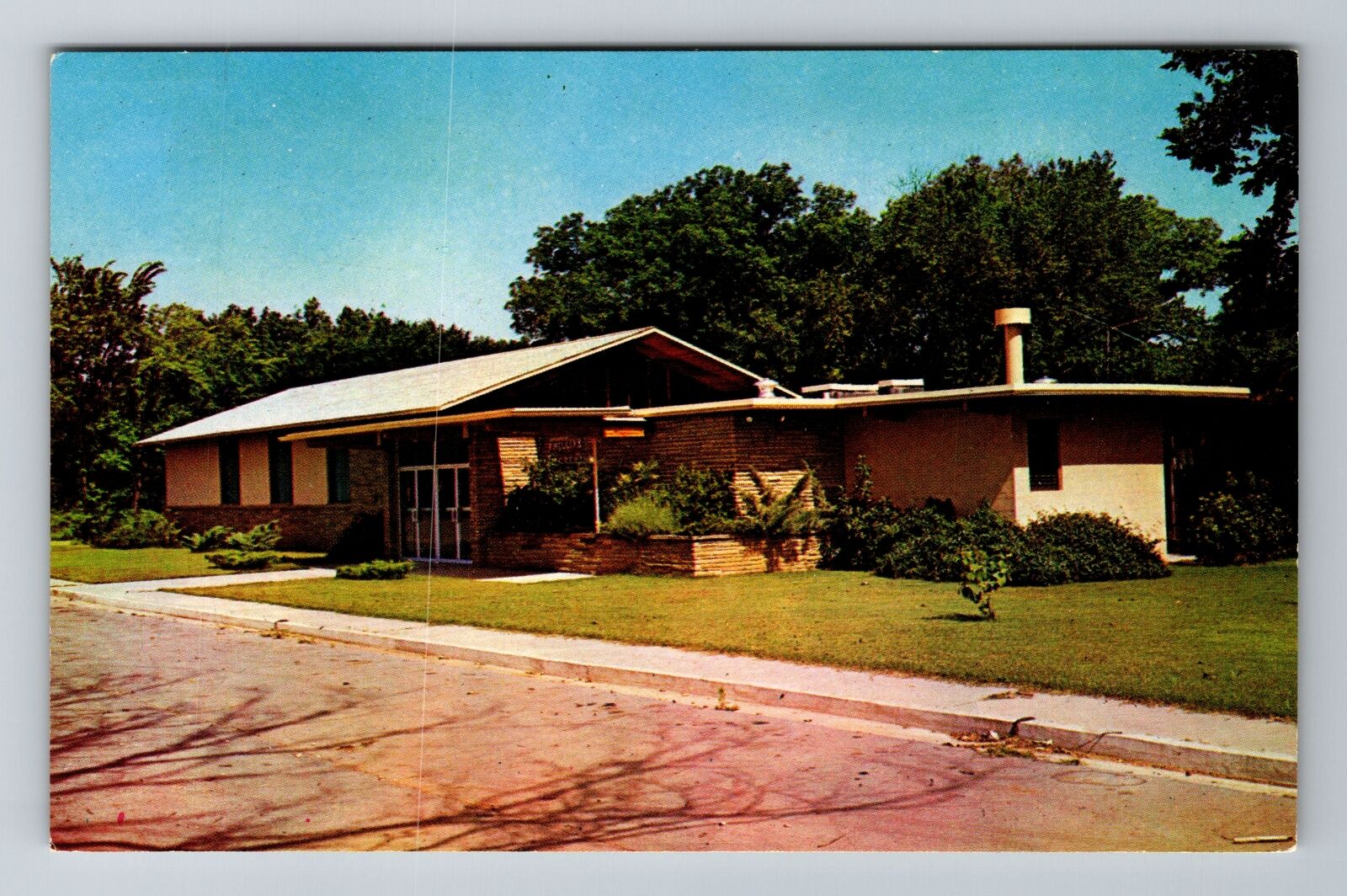 Okmulgee OK-Oklahoma, The Phillips Recreation Building Souvenir Vintage Postcard