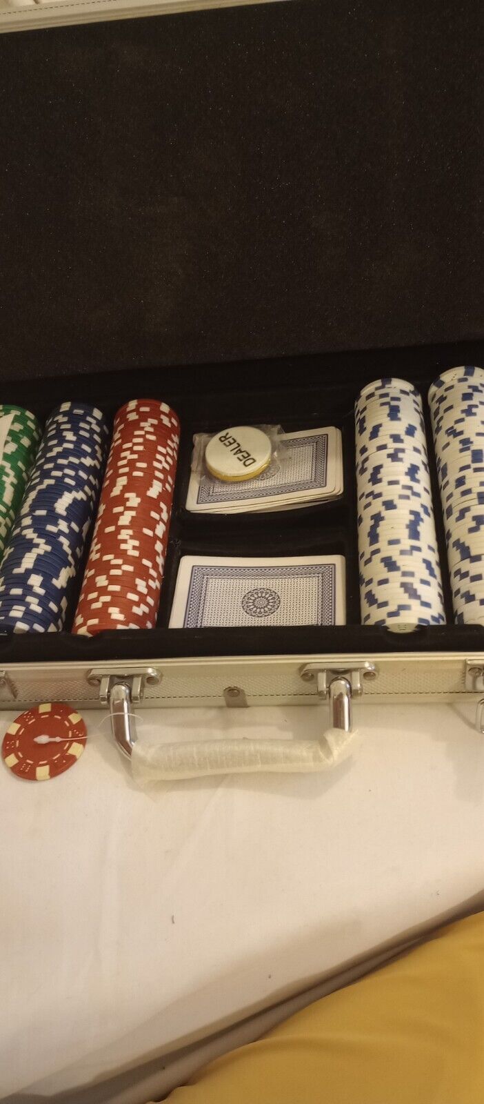 300 Piece Premium Casino Worthy Poker Set With Lockable Silver Aluminum Case🔥