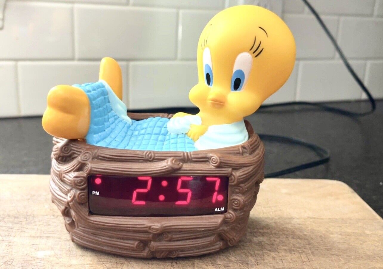 1996 Vintage Tweety Bird Digital Alarm Clock by Warner Bros Westclox