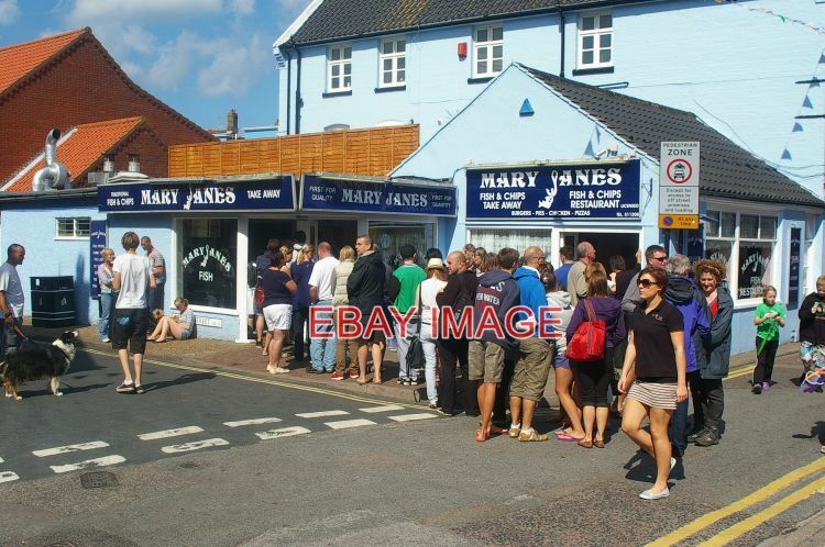 PHOTO  FISH AND CHIP SHOP CROMER WHILE HEALTH AUTHORITIES BATTLE AGAINST OBESITY