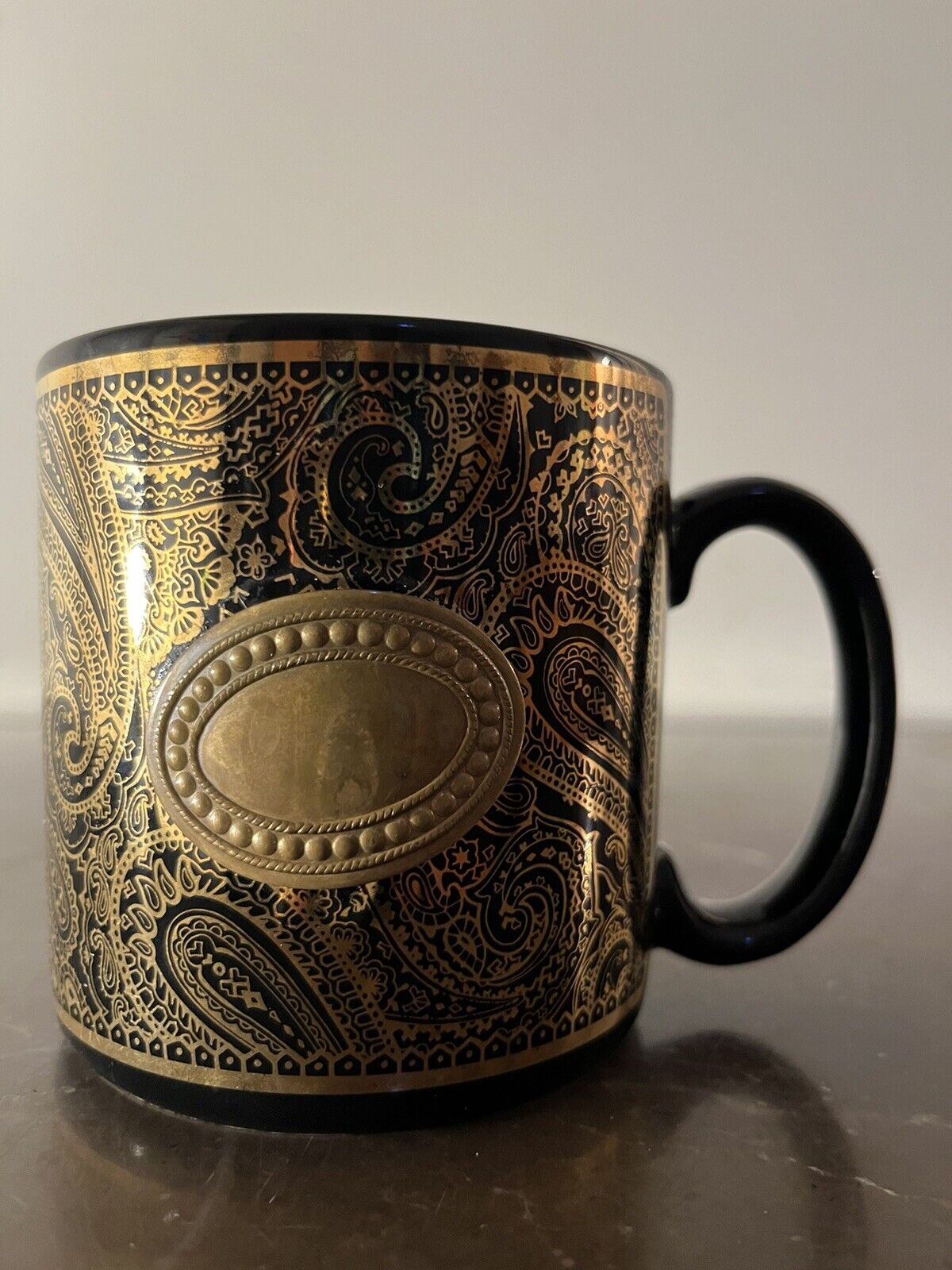 Vtg Potpourri Designs Pillars Coffee Tea Cup 14K Gold Paisley 1995  Black 14 OZ