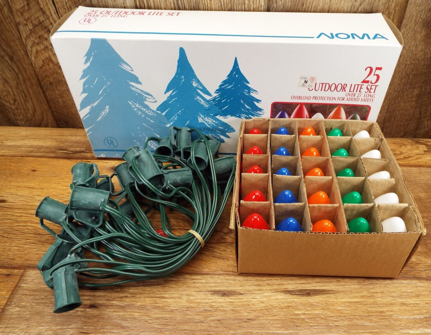 VTG NOMA C9 Christmas LIGHTS  25 MULTI CREAMIC-IN/OUTDOOR GREEN WIRE/25 FT
