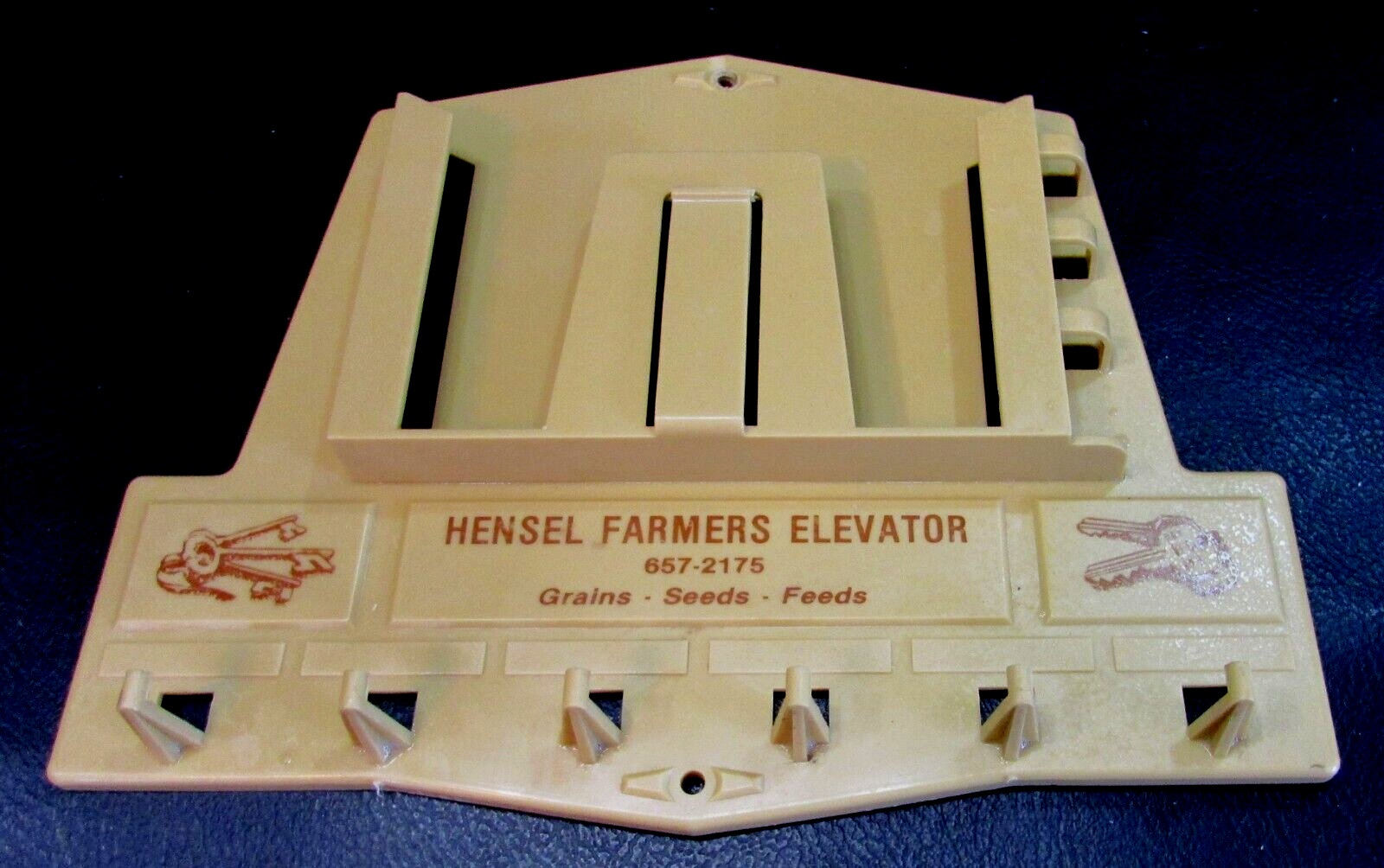 1970\'s Hensel Farmers Grain Elevator Seeds Feeds Plastic Key Rack Notepad Holder