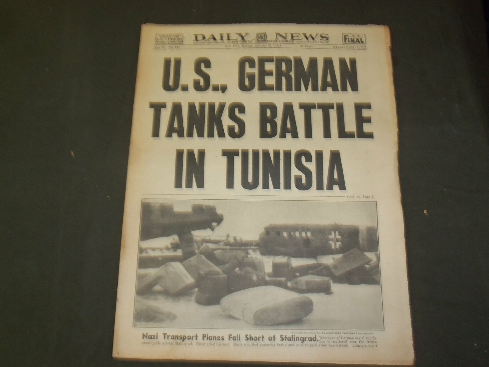 1943 JANUARY 25 NEW YORK DAILY NEWS-U.S., GERMAN TANKS BATTLE IN TUNISA- NP 4317
