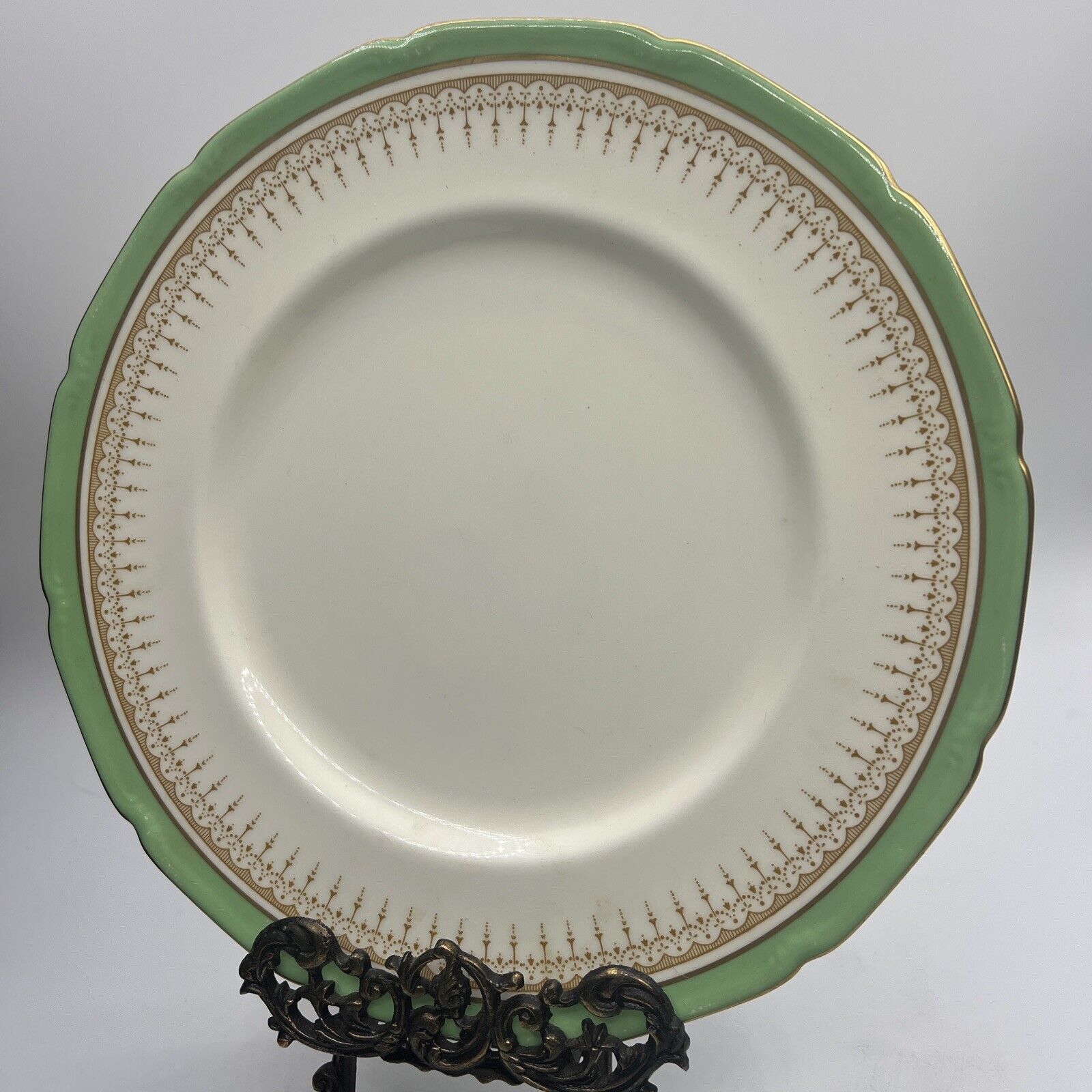 Royal Doulton Duke of York Light Green Dinner Plate 10 1/2”