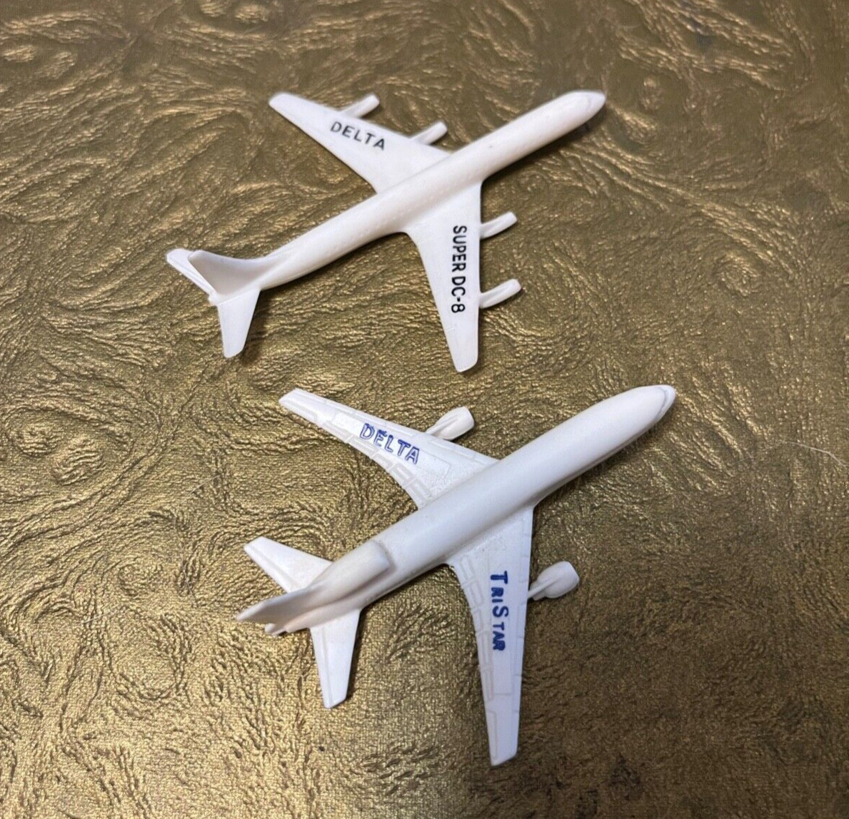 Delta  DC-8 & L1011 TWO planes  - plastic toy vintage jet airplane
