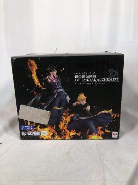 Full Metal Alchemist Roy Mustang and Riza Hawkeye Statue | Ultra Tokyo Connectio