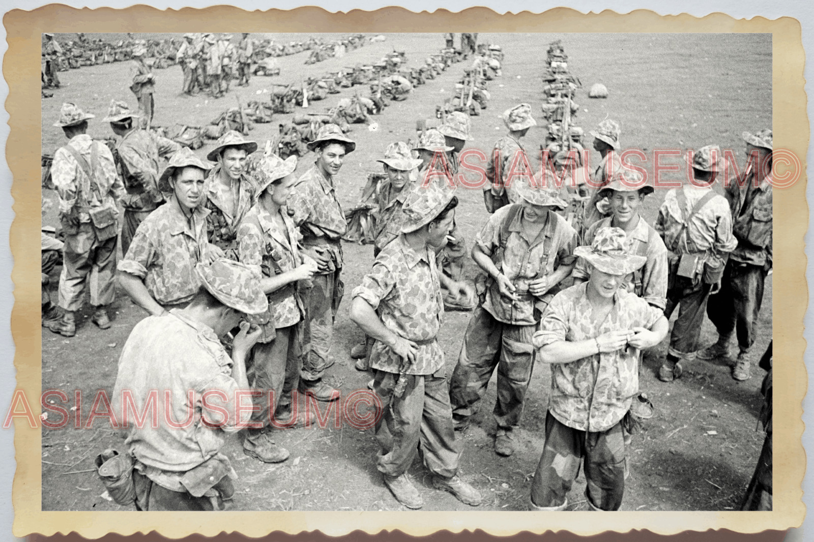50s VIETNAM WAR INDOCHINA FRANCE TROOPS GROUP ARMY GUARD OLD Vintage Photo 25488
