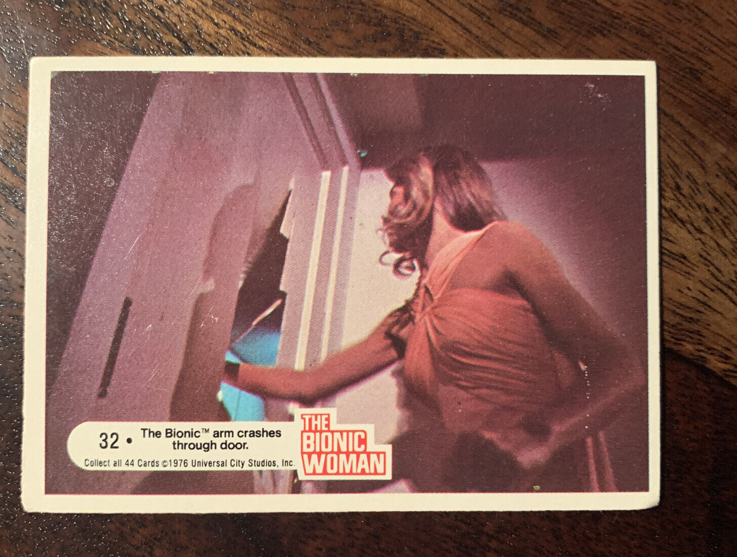 1976 Dunruss Bionic Woman Card # 32 The Bionic arm...