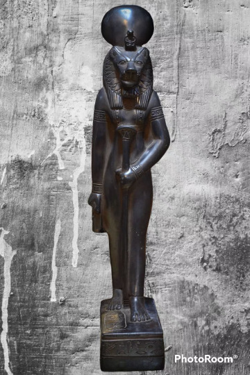 EGYPTIAN STATUE SEKHMET ANTIQUES CAT FACE EGYPT  HANDMADE STONE  LARGE SOLID