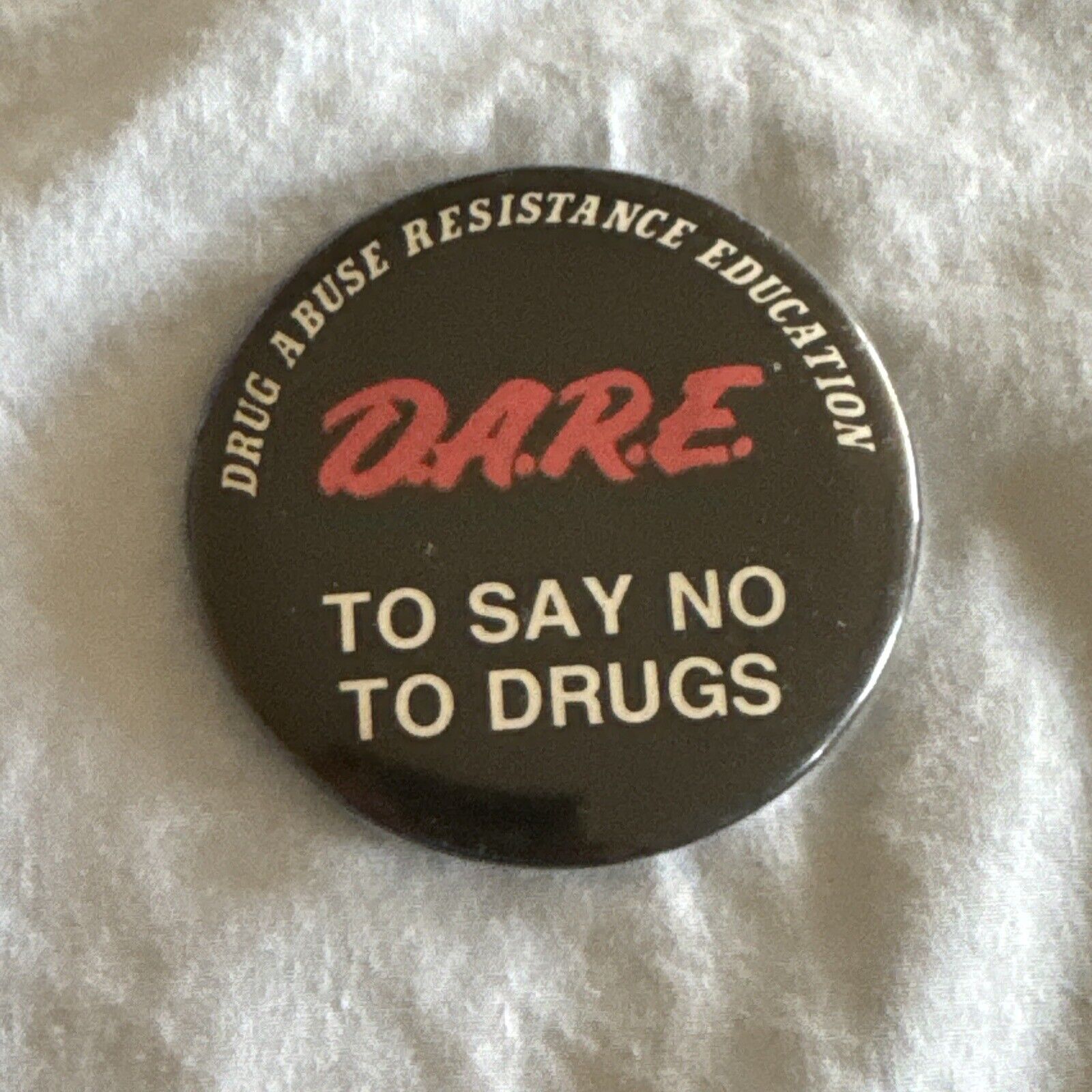 DARE Drug Abuse Resistance Education To Say No To Drugs Pin Button Vintage 1990s