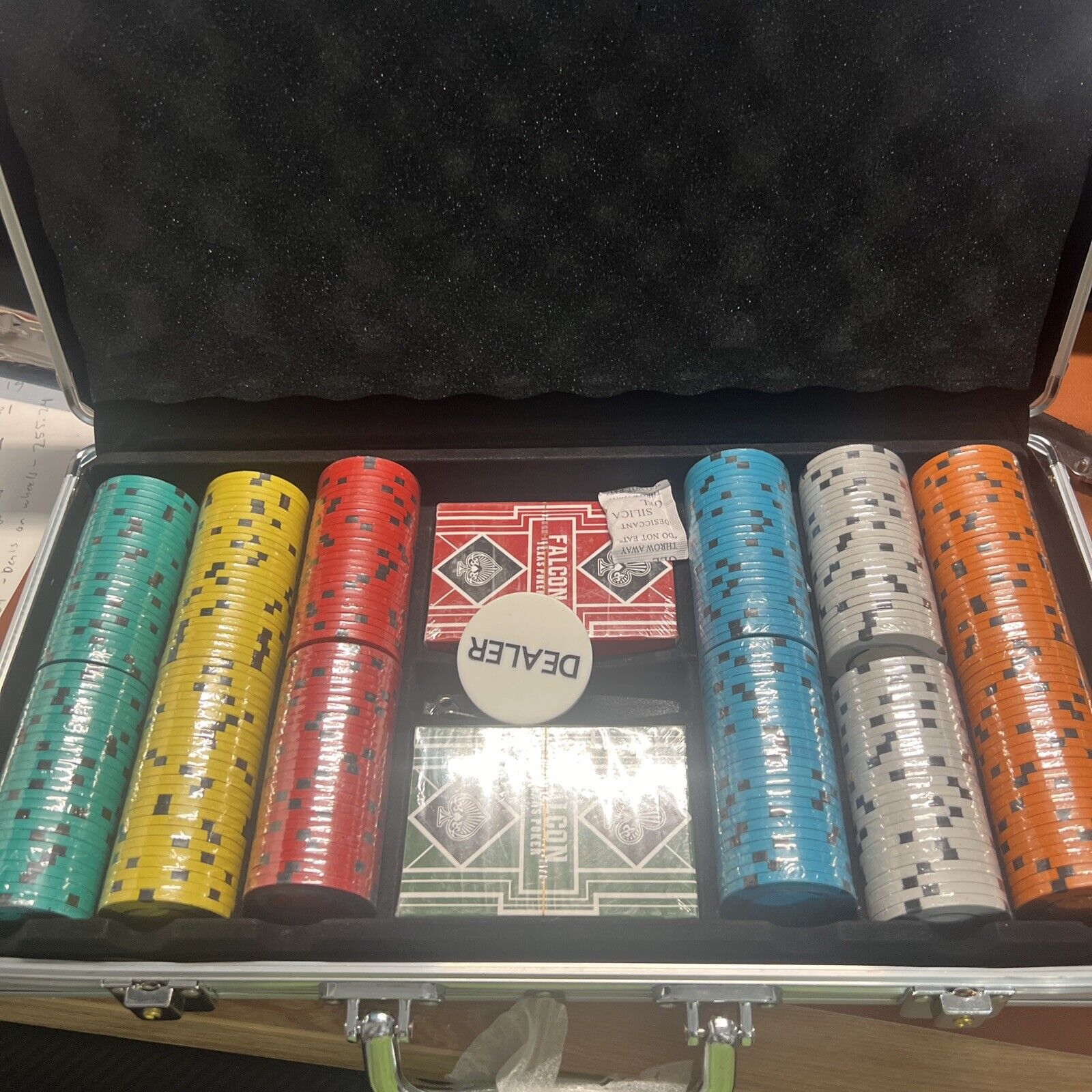 Casinokart 300 Piece Premium Clay Poker chips Set For Texas Hold’em 2 Decks Fal