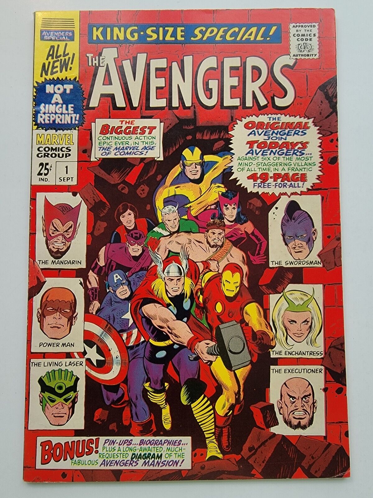 Avengers Annual #1 VF/NM 1st Team-up of original & new Avengers 1967 High Grade 