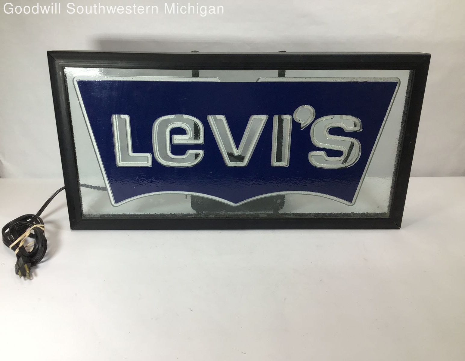 Underwriters Laboratories Levi\'s Glass Neon Window Sign 25\