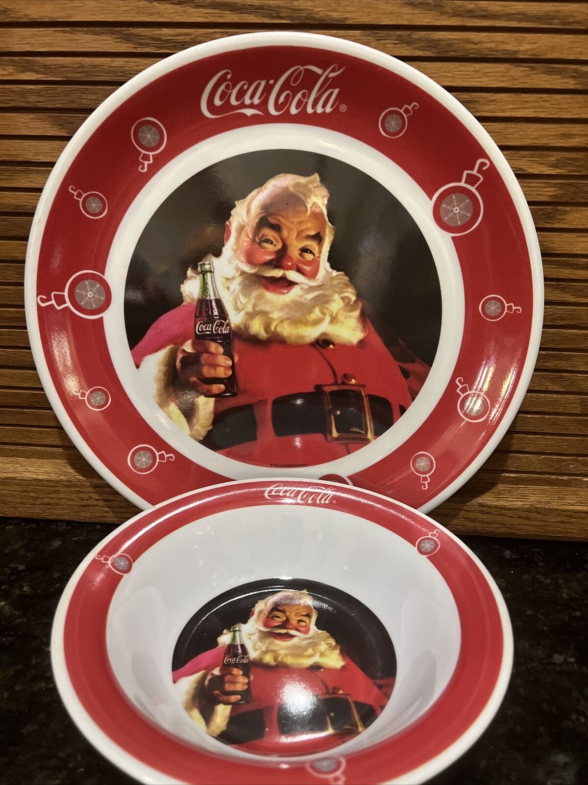 Coca Cola Santa Claus Plate Gibson Melamine Christmas Party 10” And  7” Bowl