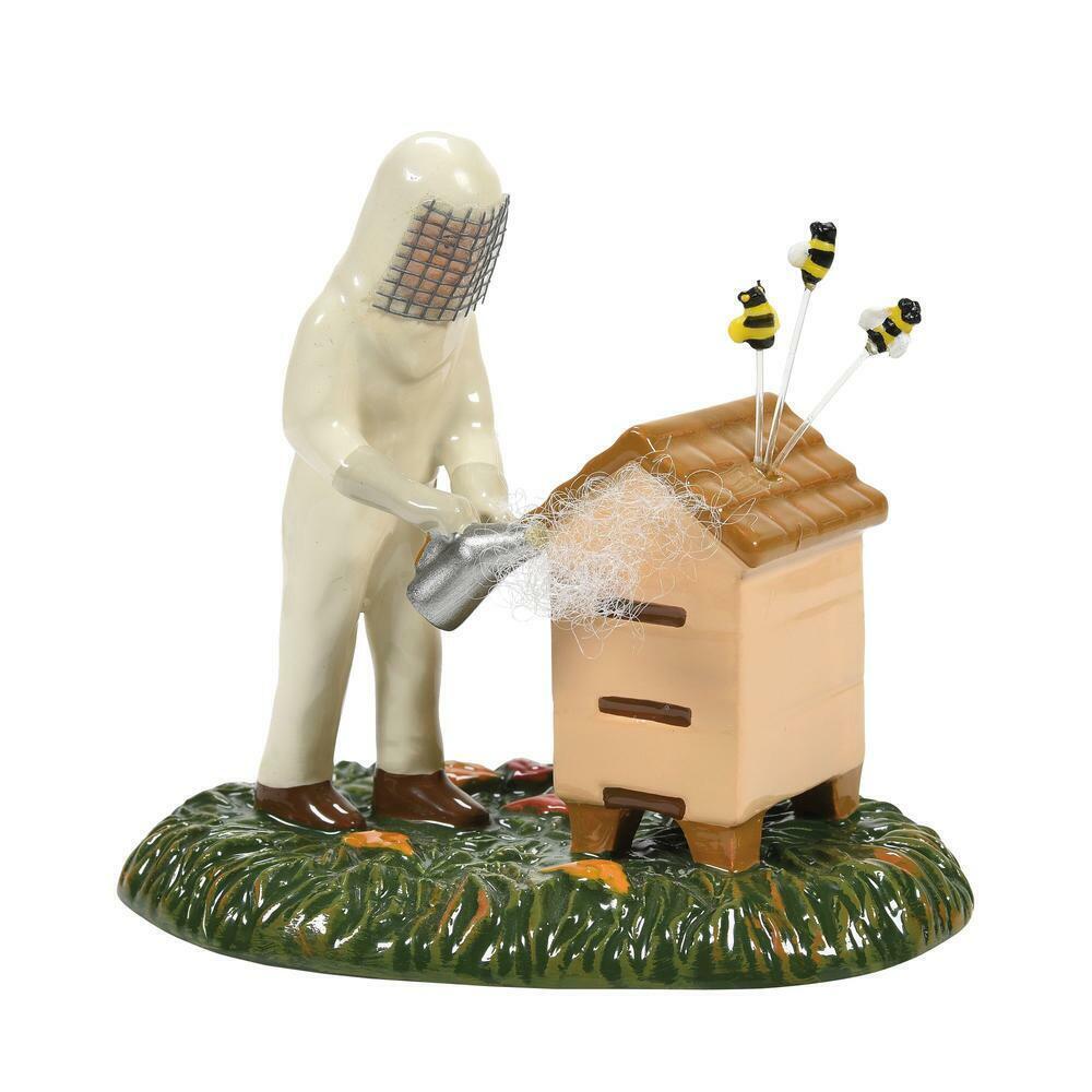 Dept 56 CALMING THE BEES Halloween Village 6007790 BRAND NEW 2022 Honey Hive