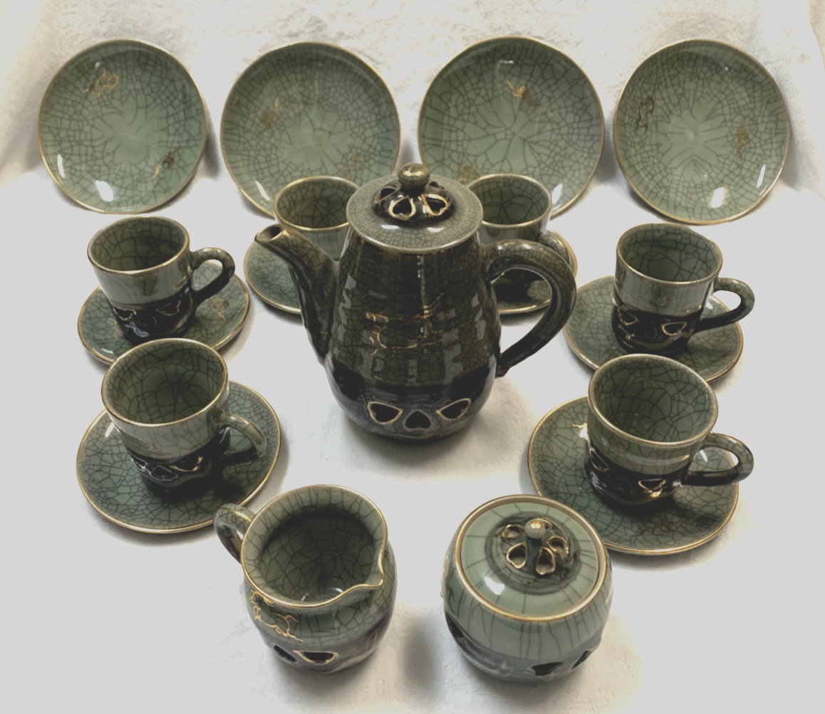 Exquisite 21 Piece Somayaki Soma Ware Coffee/Tea Set Green Crackle Gold Accents