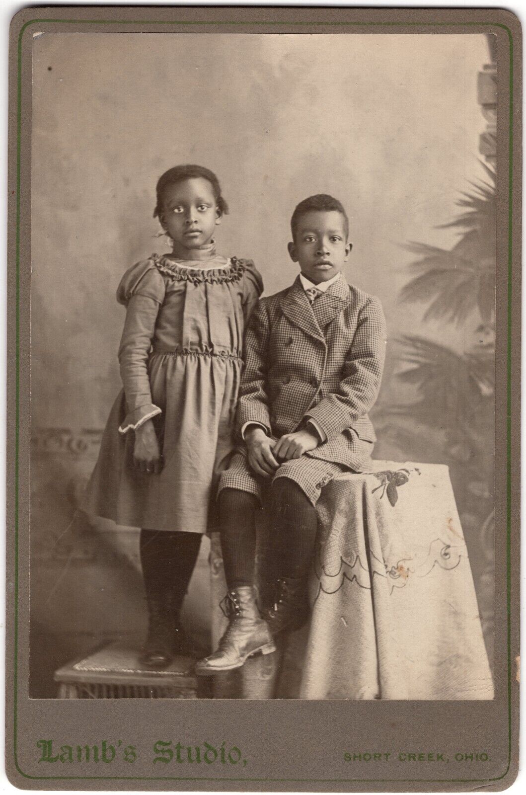 CIRCA 1890s CABINET CARD AFRICAN AMERICAN TWINS IN FORMAL LAMB SHORT CREEK OHIO