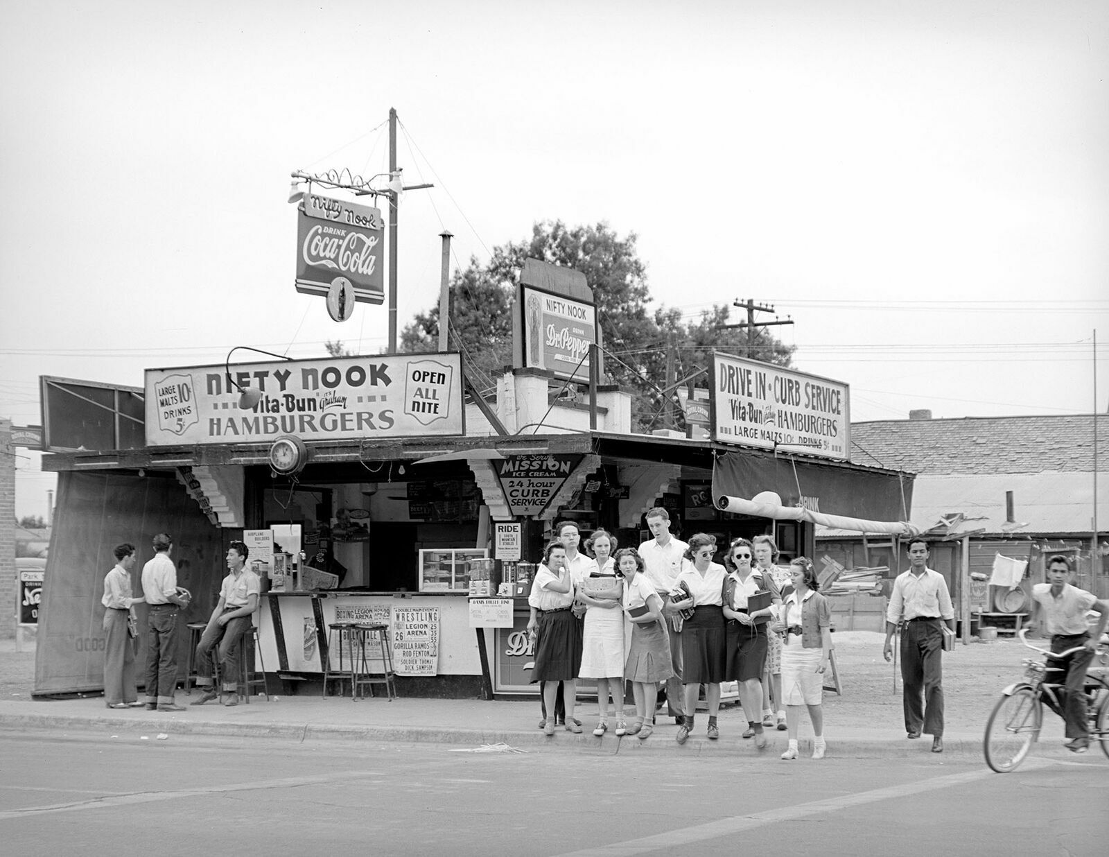 1942 Nifty Nook Hamburger Stand Phoenix AZ Arizona Old Photo 8.5\
