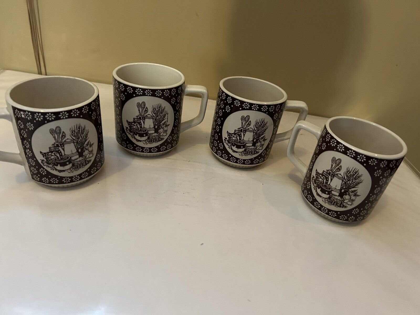 4 Vintage 1878 Enesco Country Kitchen Mugs With Image Tan/Brown