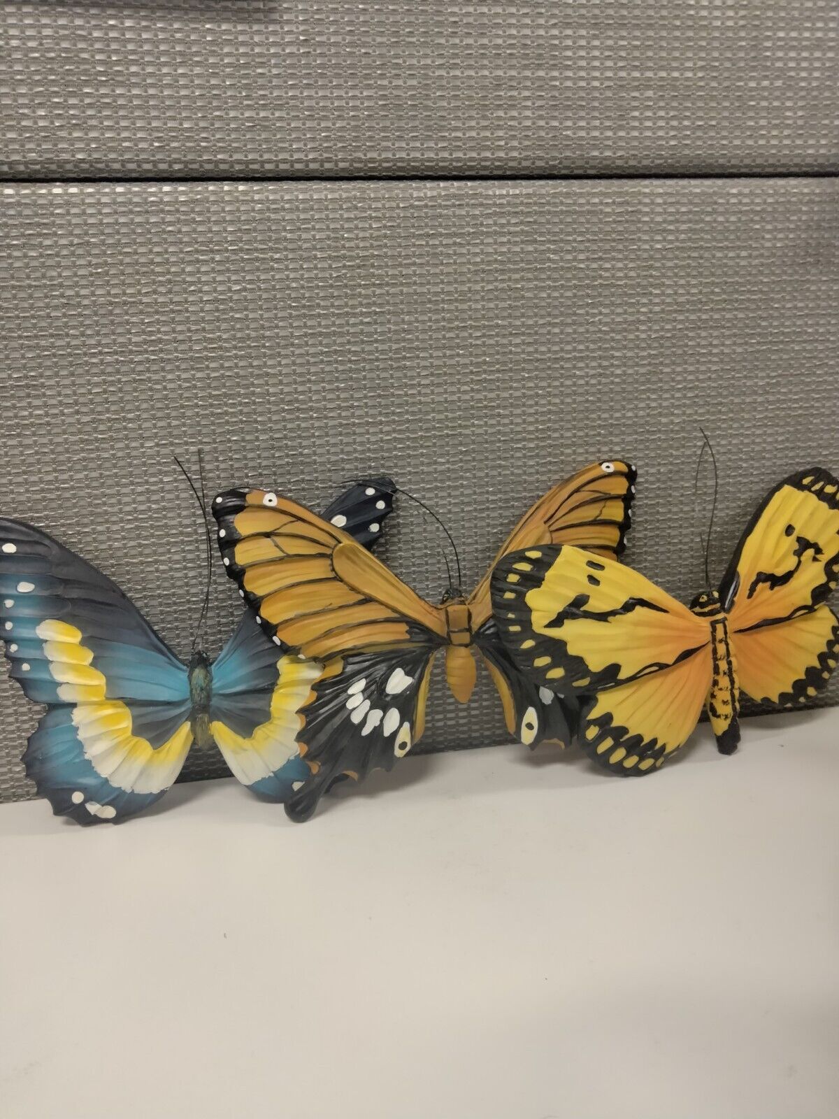 GORGEOUS 3 PC HAND PAINTED COLORED RESIN BUTTERFLY WALL ART HANGING PLAQUES