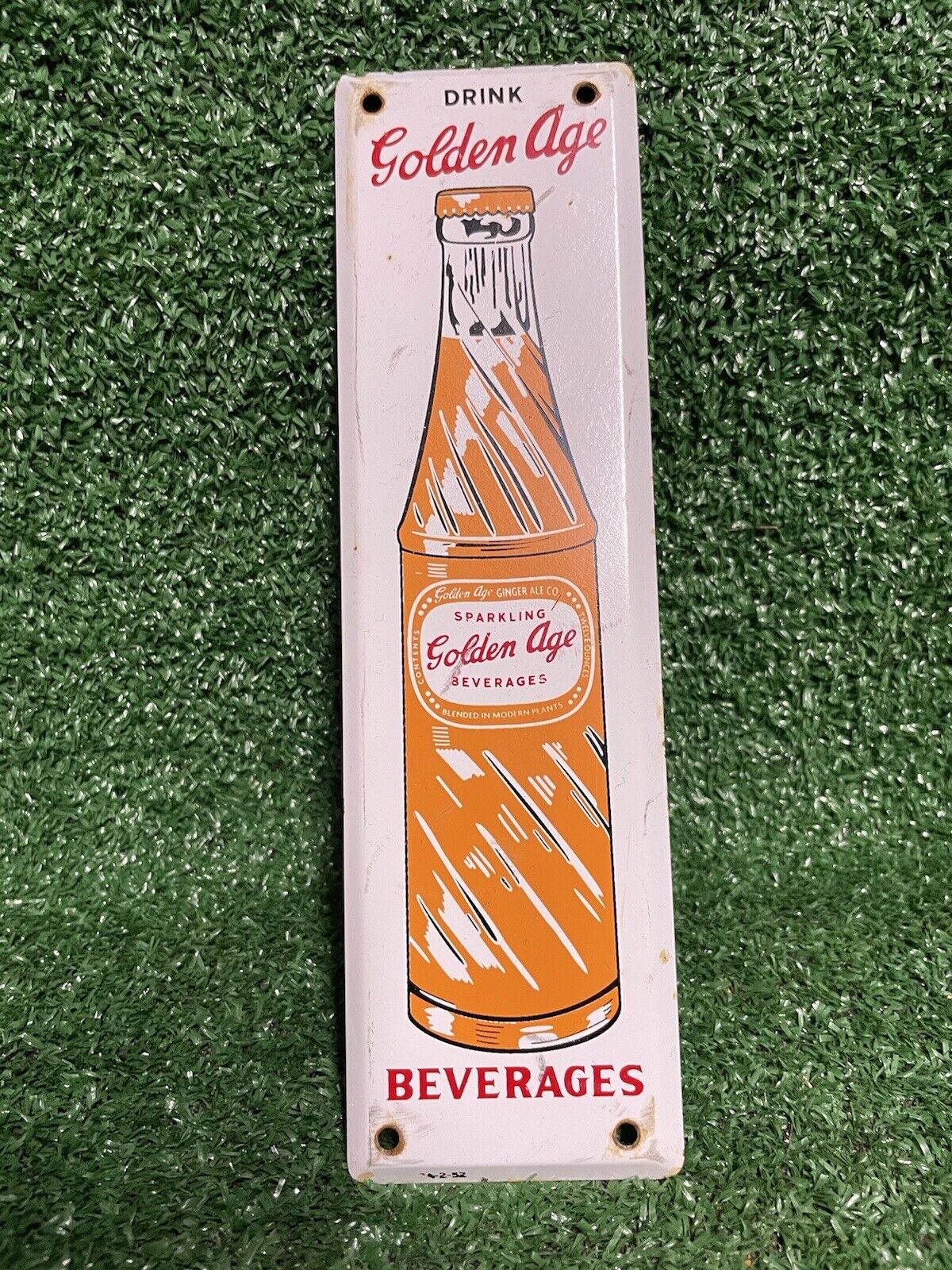 1952 GOLDEN AGE VINTAGE PORCELAIN SIGN CARBONATED SODA DRINK BEVERAGE GINGER ALE