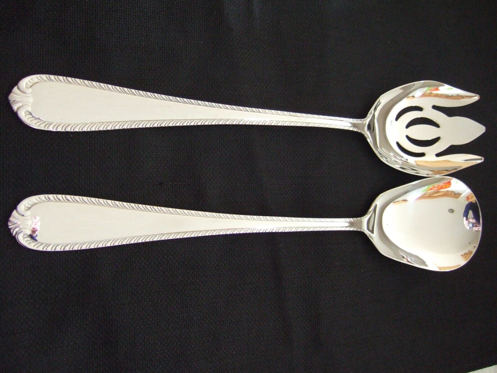 PAIR OF SALAD SERVERS REED & BARTON DOMAIN PATTERN 18/10 STAINLESS