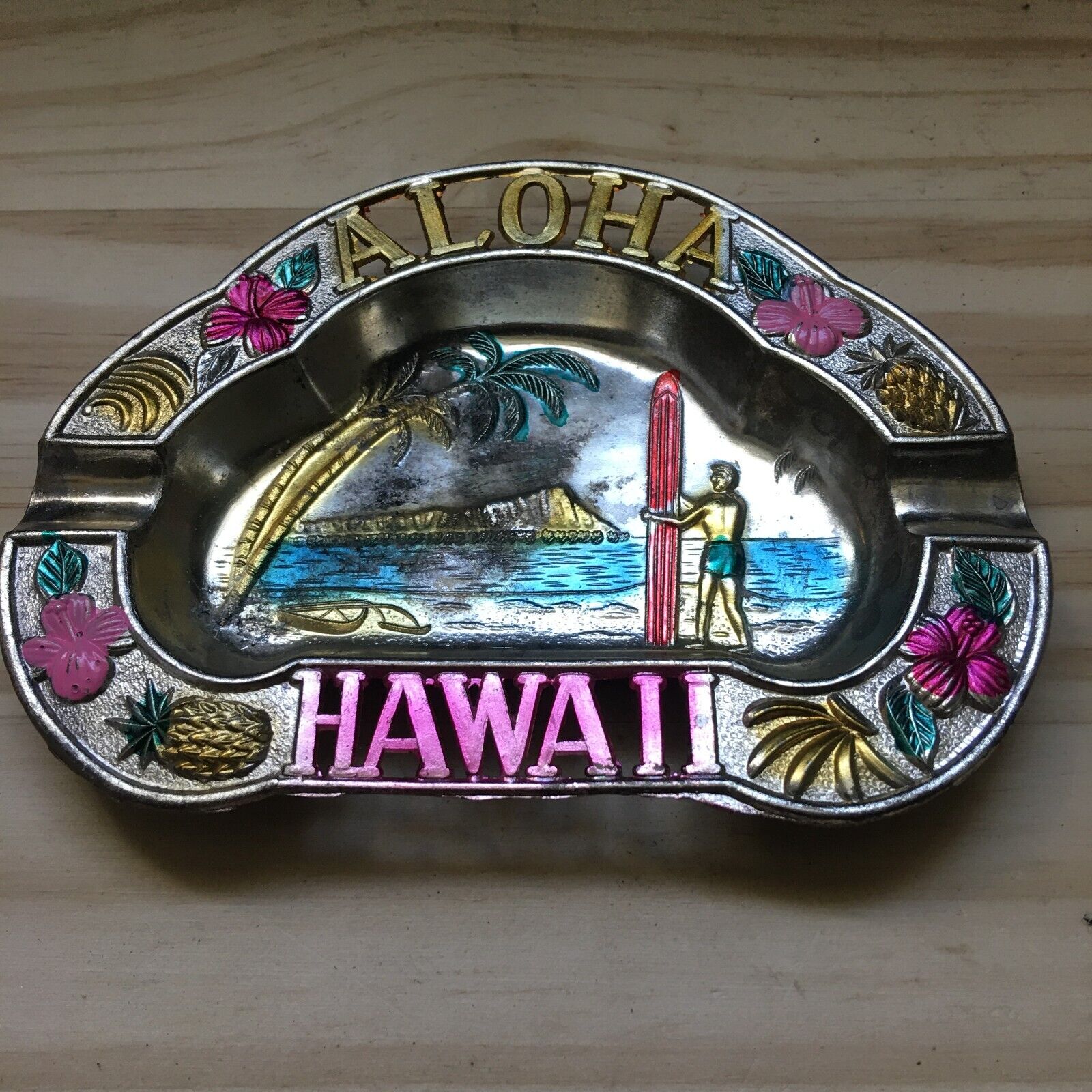 Vintage 1980s Waikiki surfer on  ALOHA HAWAII enamel Metal Silver 5\