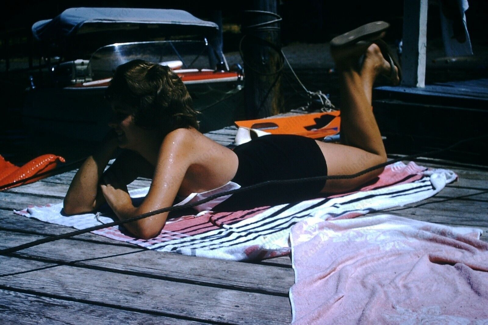 1950s candid of pretty woman in swimsuit Original 35mm SLIDE Hf1