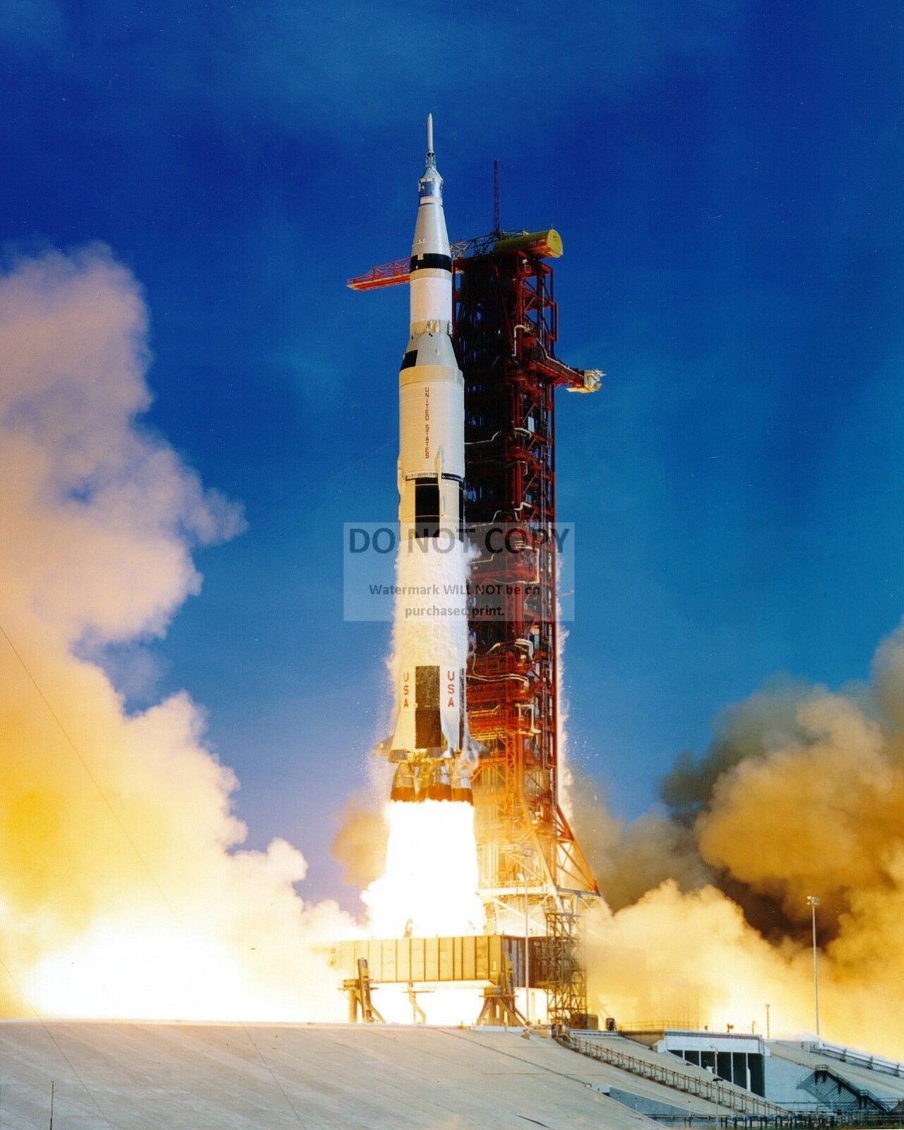 LIFT-OFF OF THE APOLLO 11 SATURN V FROM LAUNCH COMPLEX 39A - 8X10 PHOTO (BB-034)
