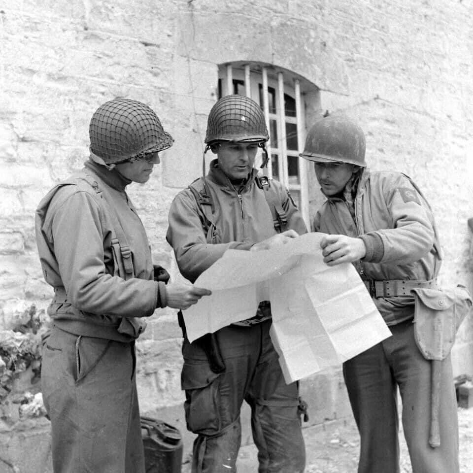 WW2 WWII Photo US Officers Checking Map Normandy France World War Two / 1714